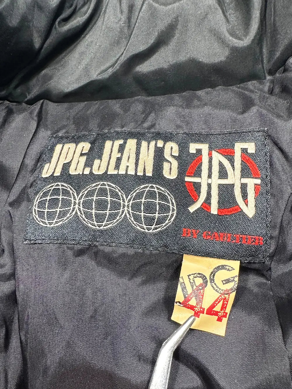 AW03 Bondage Puffer