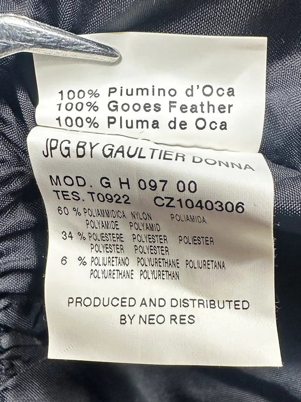AW03 Bondage Puffer